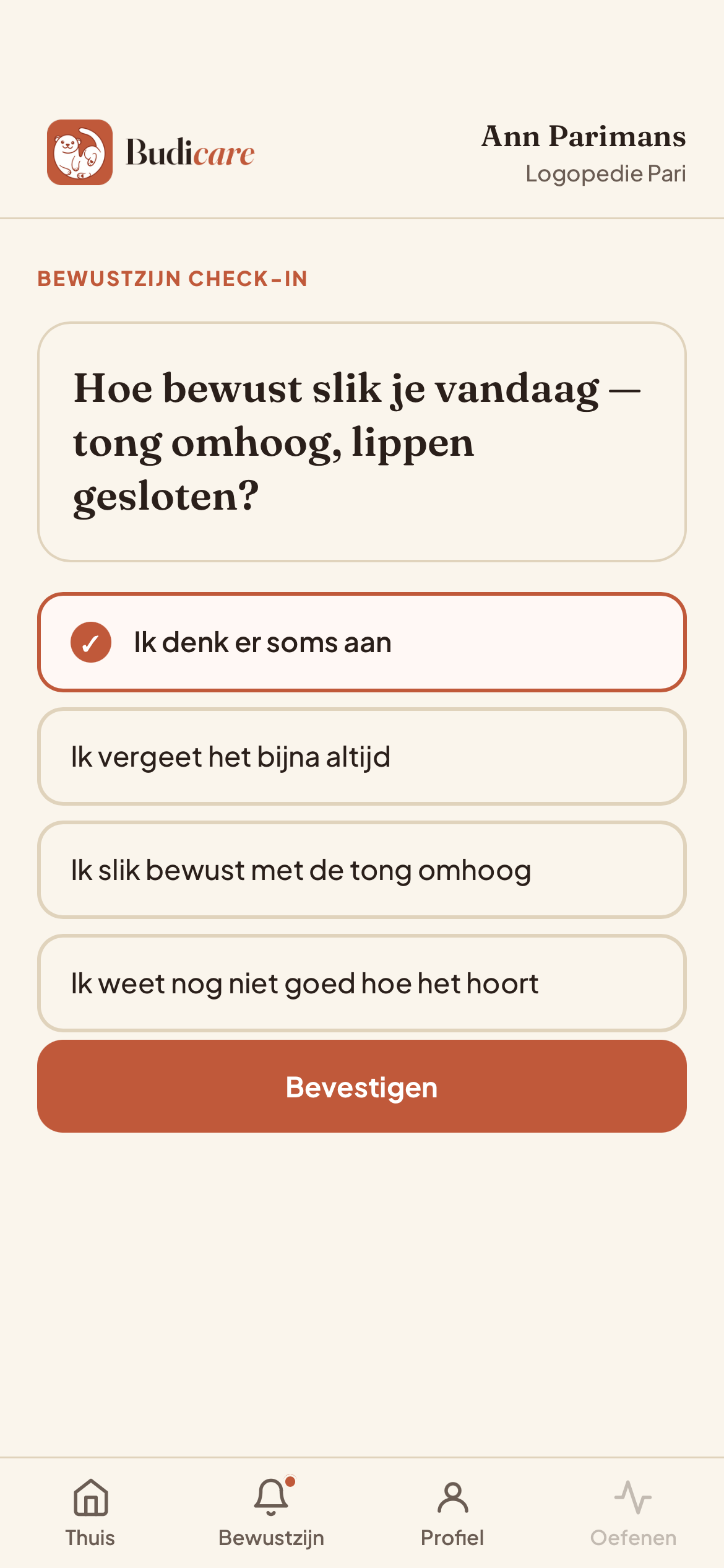 Curabo-app met de bewustzijn check-in 'Hoe bewust slik je vandaag — tong omhoog, lippen gesloten?' en vier antwoordkeuzes.